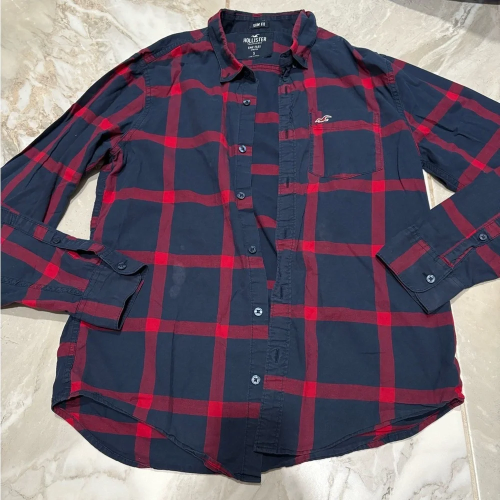 Hollister Men's Navy and Red Epic Flex Stretch Button Up - Picture 3 of 6